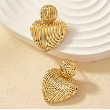ANTITARNISH RIBBED HEART DROPS EARRING