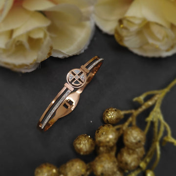 ANTI TARNISH SPINNER DESIGN BRACELET