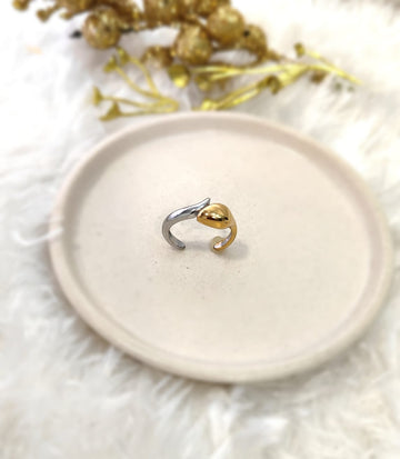 18k GOLD TONE ADJUSTABLE FINGER RING
