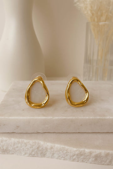 STYLISH MOLTEN GOLD STATEMENT STUD EARRING