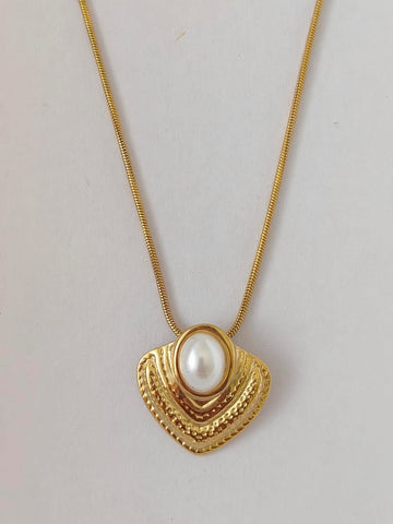 Anti-tarnish pearl triangle necklace