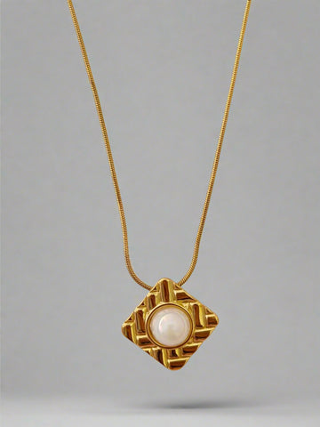 Anti-tarnish pearl square necklace