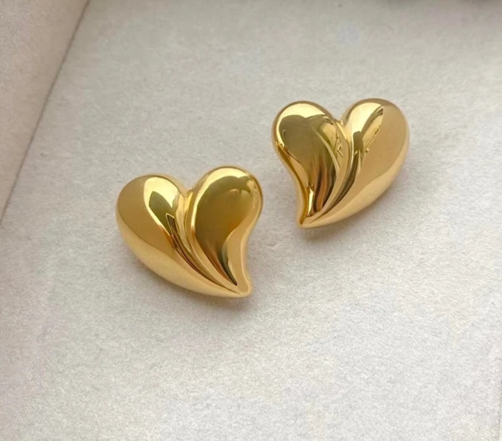 ANTITARNISH GOLDEN WAVE HEART EARRING
