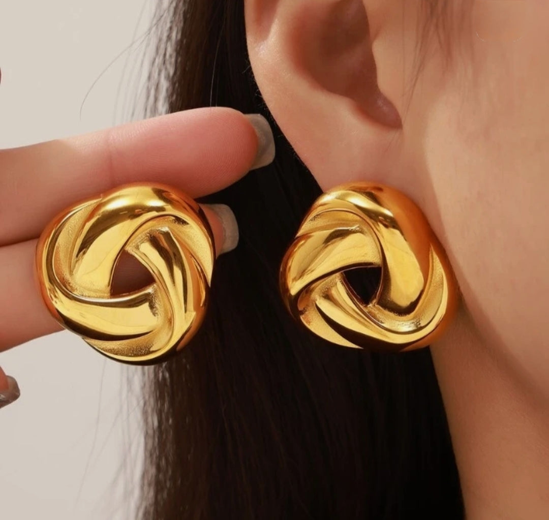 ANTI TARNISH INFINITY LOOP LUXE EARRING