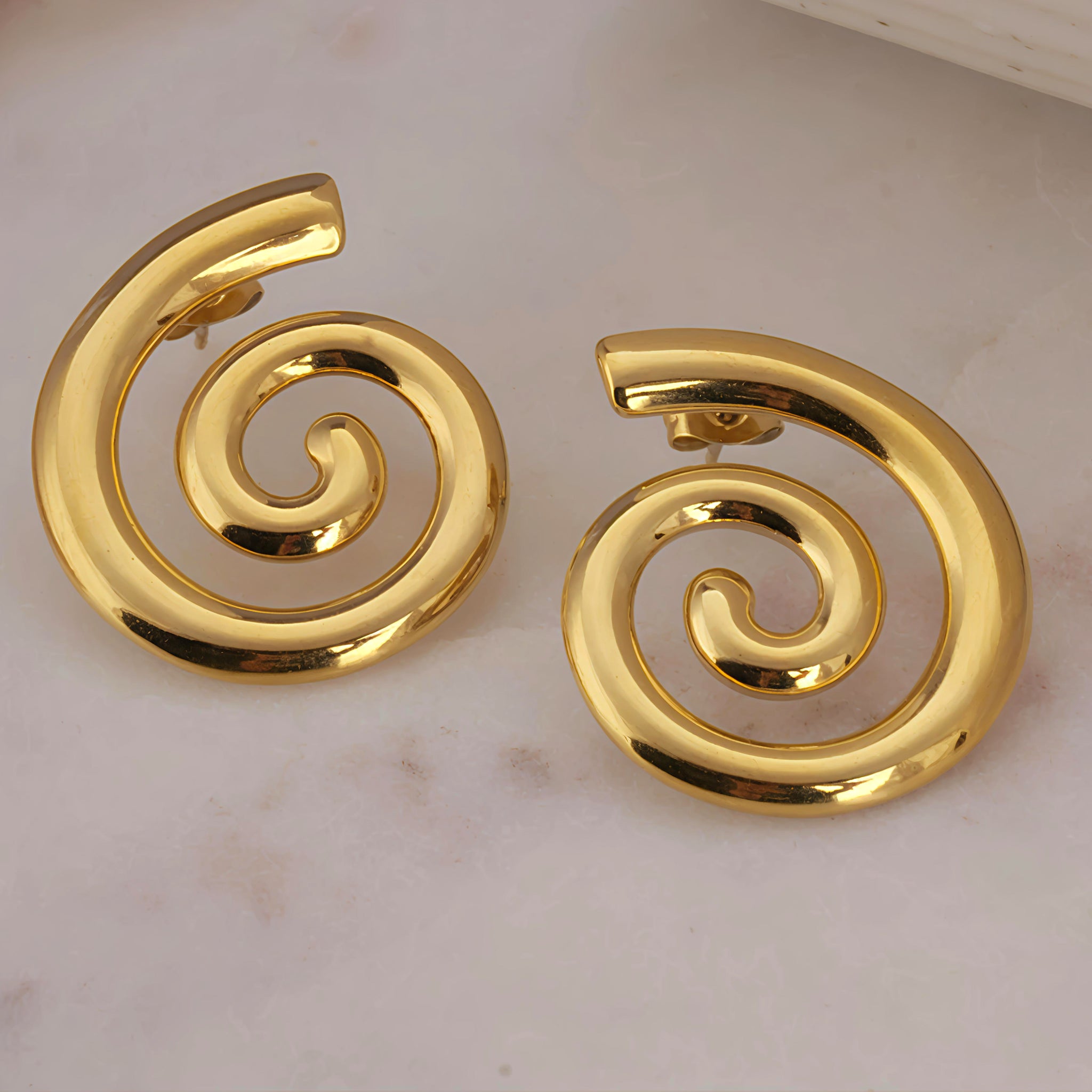 ANTITARNISH SWIRL EARRING