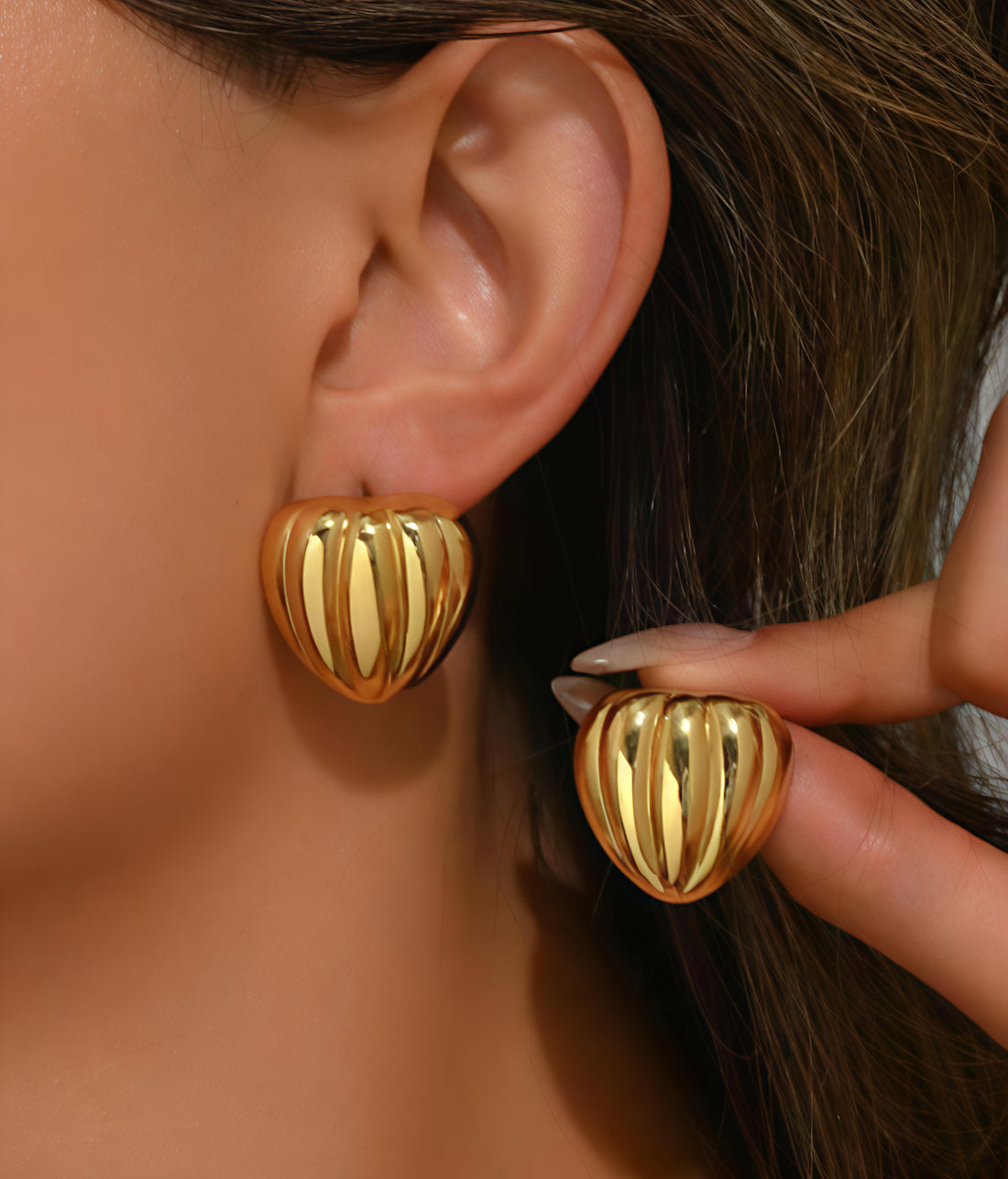 ANTITARNISH RIBBED LEAF STUD EARRING