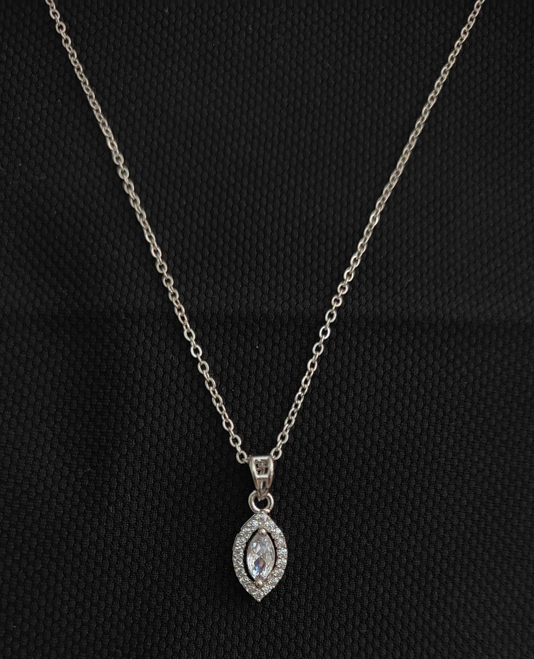 SILVER PLATED WHITE CRYSTAL PENDANT CHAIN