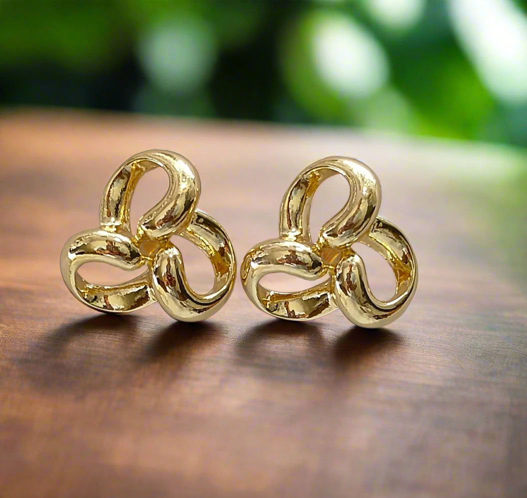 ANTI TARNISH FLOWER DESIGN STUD EARRING