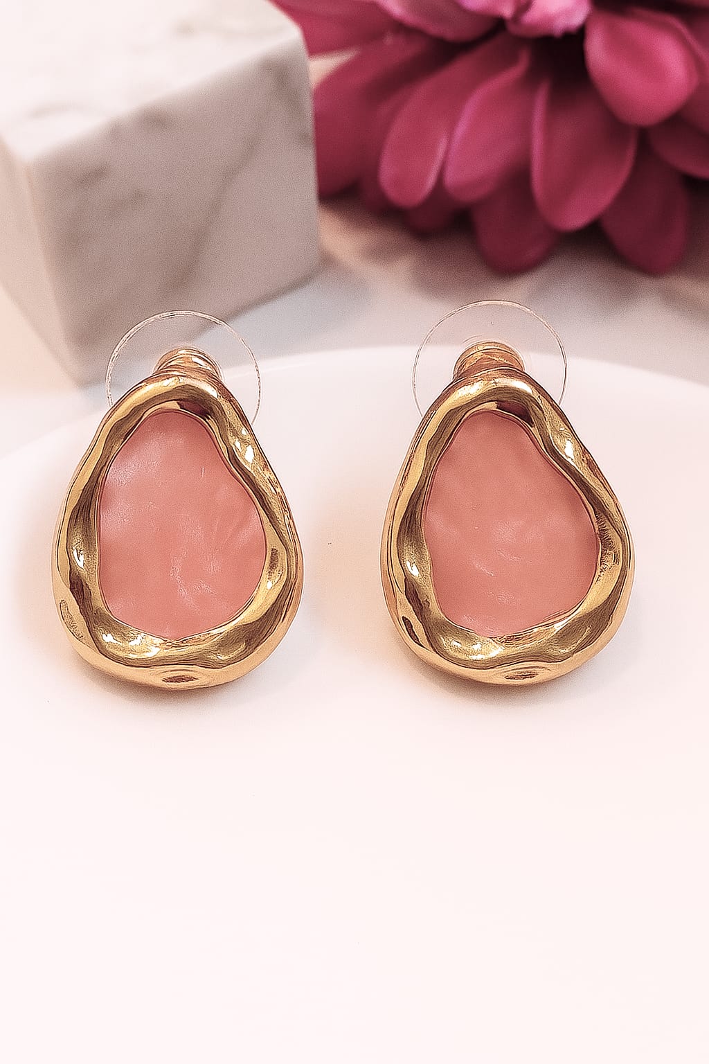 STYLISH MOLTEN GOLD STATEMENT STUD EARRING