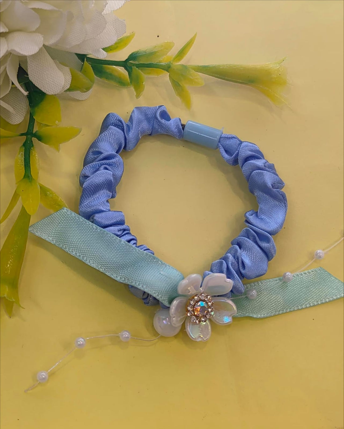 Stylish Pearl Flower Multicolor Hair Scrunchies, Elastic Rubber Bands For Ponytail Holder.