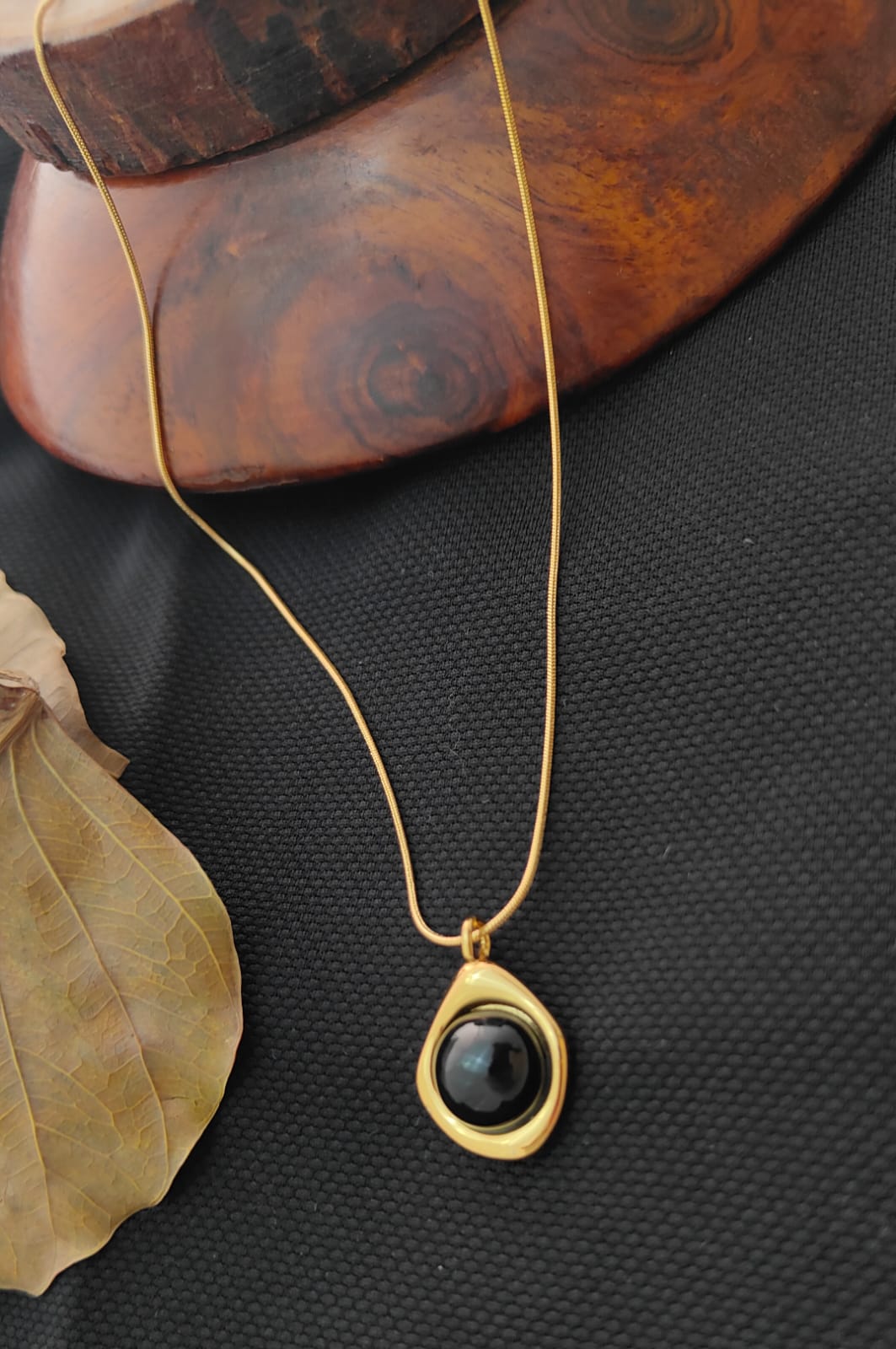 BLACK STONE ANTI-TARNISH GOLD TONE PLATED NECKLACE