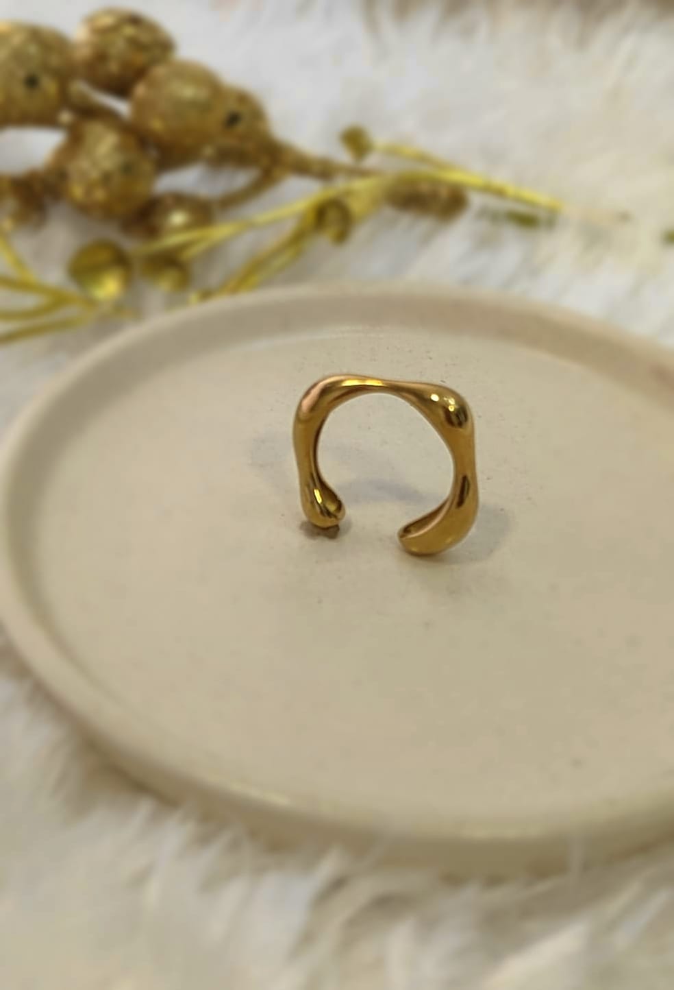 18K GOLD TONE ADJUSTABLE FINGER RING
