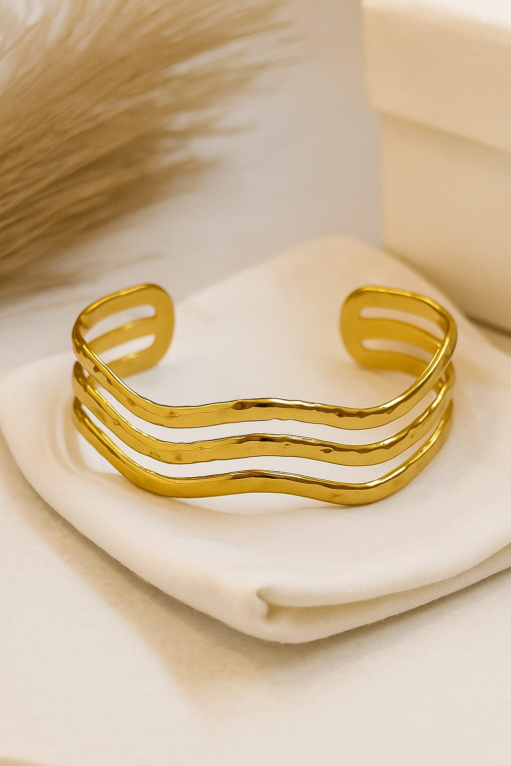 ANTI TARNISH GOLD TONE PLATED CHUNKY BRACELET