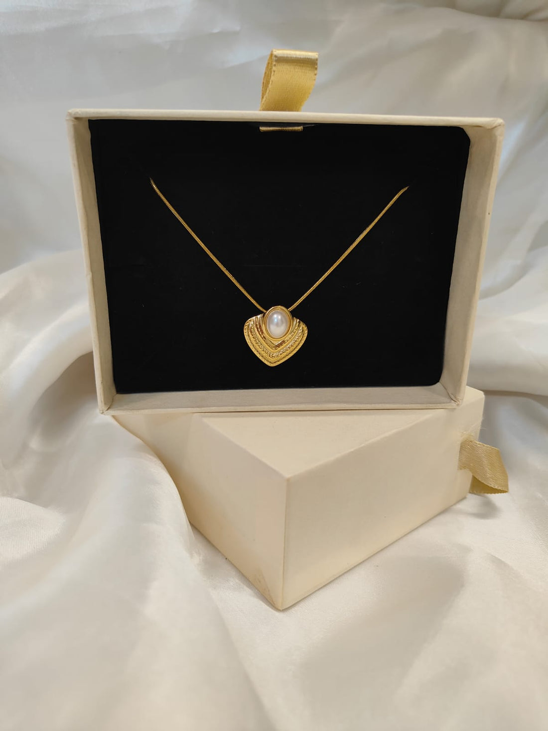 Anti-tarnish pearl triangle necklace